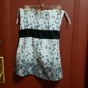 KUSHI BLACK & WHITE TOP SIZE LARGE